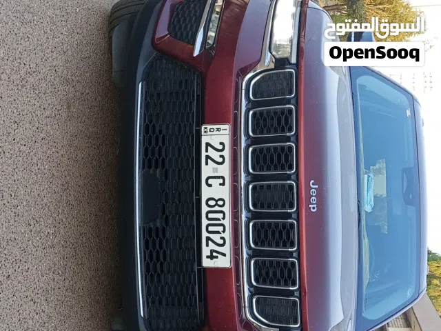 جيب كراند شيروكي 2022 وارد امريكي  لون كرزي 5 راكب  فول