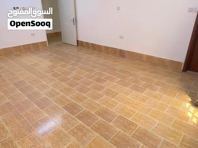For rent   استوديو غرفه وحمام ومطبخ فقط بدون اثاث السعر شامل الفواتير علي البحر بجوار ذافلينج
