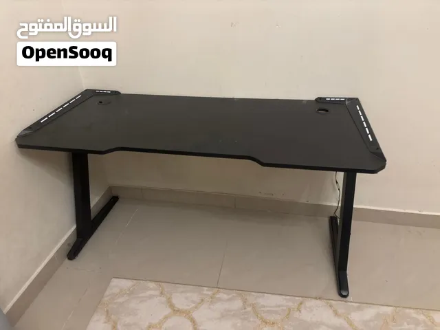 طاولة  لعب