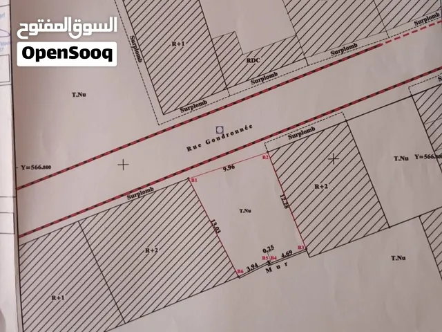 السلام عليكم بقعة أرضية من 117 متر في بوزغلال مضيق وسط المدينة و قريبة البحر 280000