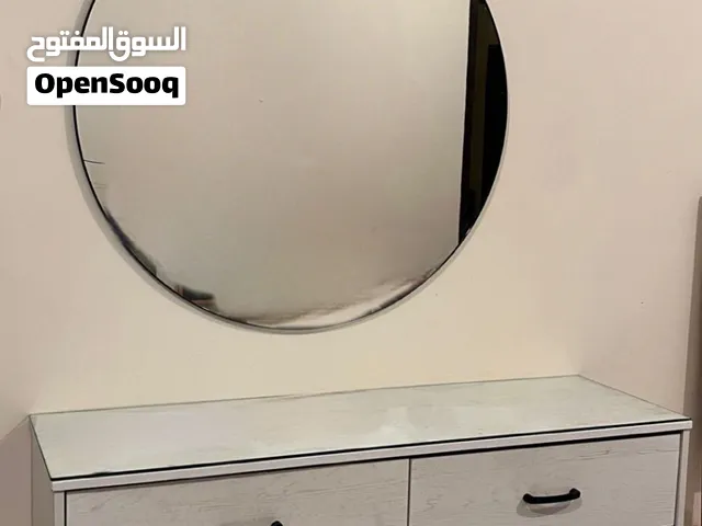 للبيع تسريحة مودرن 6 ادراج + مراية + رف