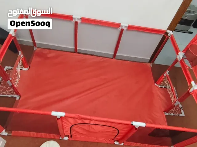 للبيع حظيرة لعب اطفال 1*2متر مع سلة ومرميين كرة -