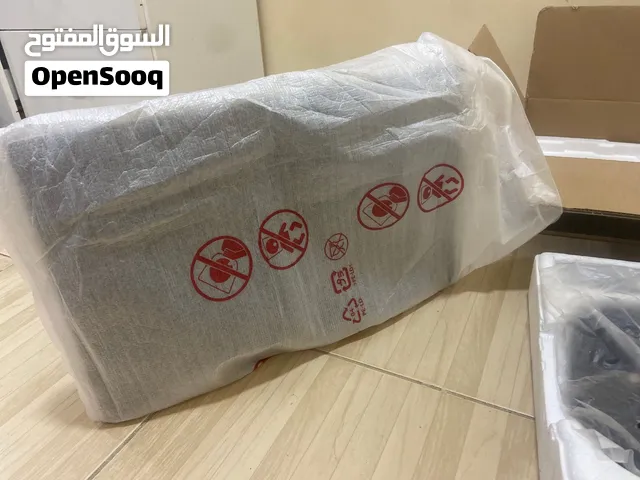 شاشة كمبيوتر ال جي جديدة مع قاعدة وكل أسلاكها جديدة