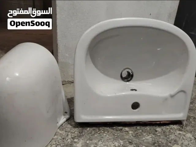 طقم مغسله حمام مع الغطاء نظيفه جدا
