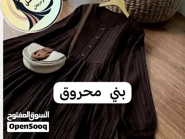 فساتين ثلاث الوان