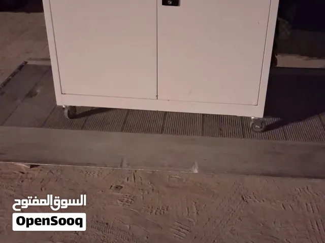 1خزانه حديد 1 واحد طاوله حديد 1وكمدينو 1سرير حديد مقاس 120
