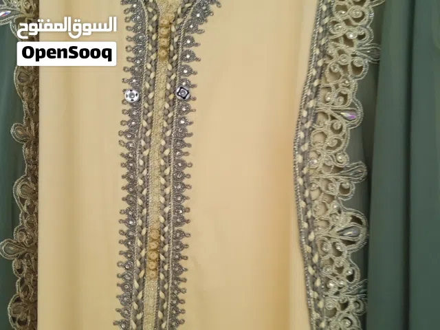 قفطان مغربي للبيع مستعمل مرة واحدة