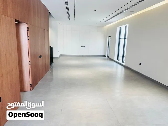 للبيع فيلا فاخره بتشطيبات luxury فى الخوض الرابعهVIP