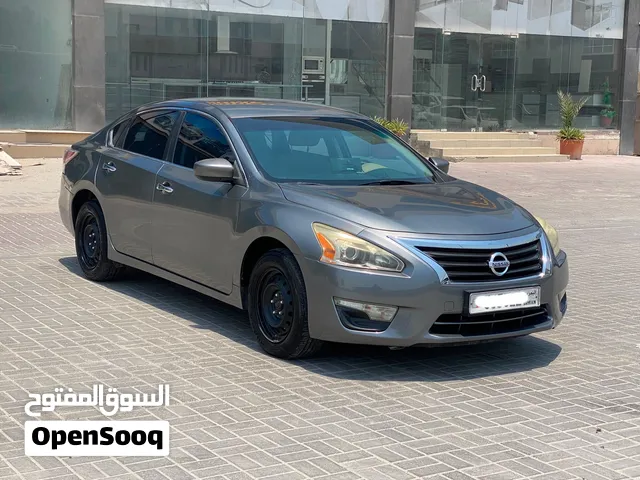 Nissan Altima 2016 (Grey)