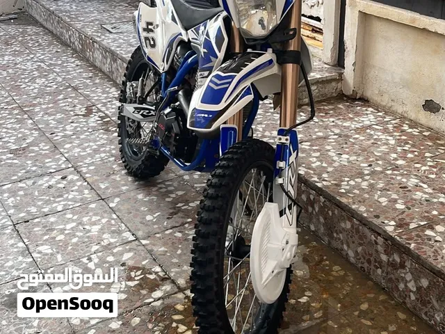 قفاز 2025  الدراجه مفوله وكلشي مابيها والمكينه ما مفتوحه والمو شراي لا يتعبني
