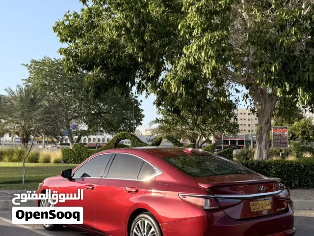 لكزس ES350 موديل 2019 للبيع بـ 9500.