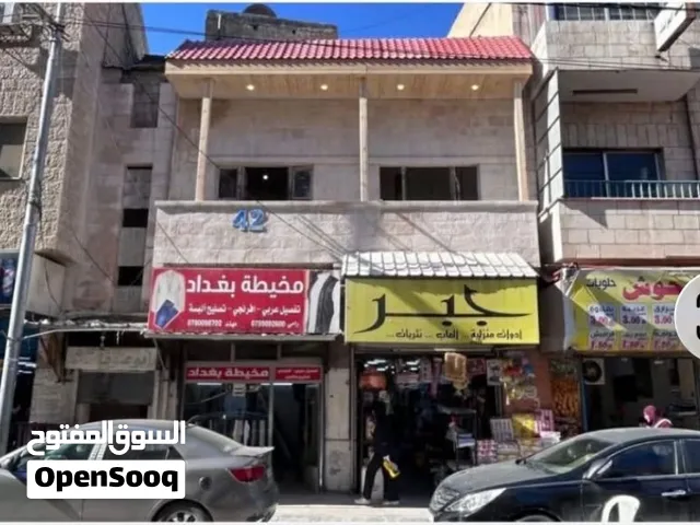 محل مميز بالوسط التجاري الزرقاء، للأيجار بدون خلو