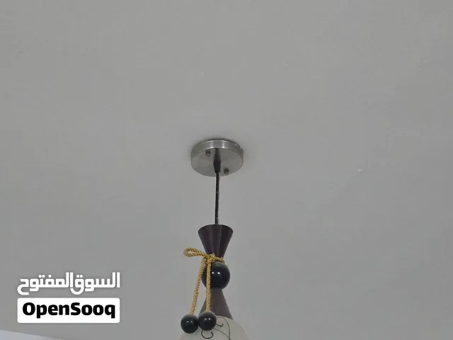 ثريات منزل عدد 4 بحالة ممتازة