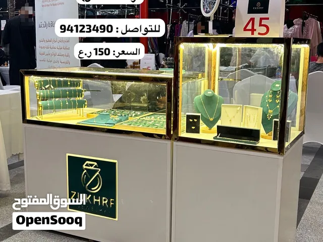 طاولة عرض المجوهرات