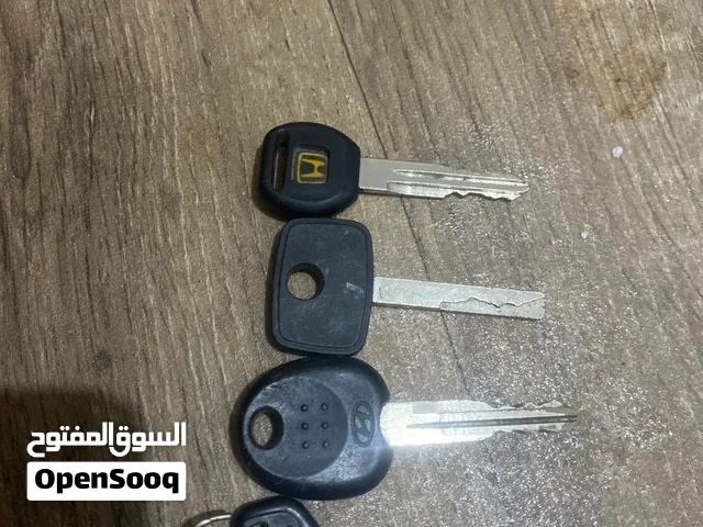 مفاتيح سيارات مختلفة