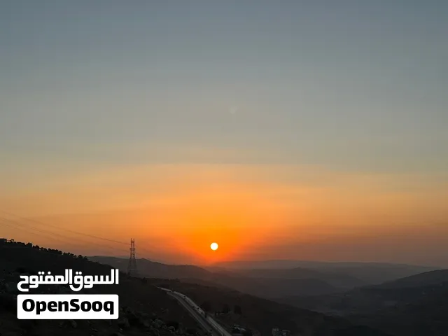 3500 متر منبسطة إطلاله عاليه. واصل الخدمات منطقة مزارع وشاليهات.