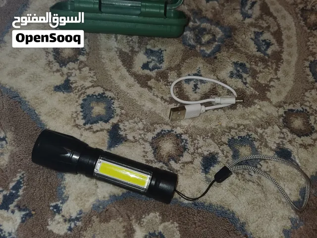 كشاف يدوي مستعمل بحالة ممتازه ويجي معه شاحنها ويوصل مسافات بعيدة