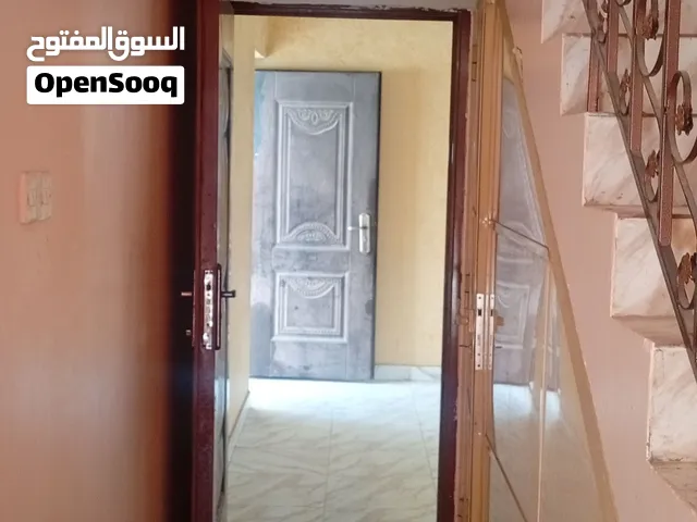 بيت فله خلف مدرسه زينب الخط الاول قريب من مكتب الوالي
