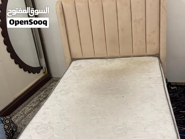 سرير للبيع