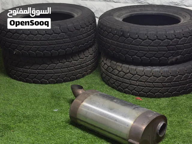تواير ريدانز مستعمله حاجة بسيطة  مقاس 265/70/17  نقشة نص حجري RO9