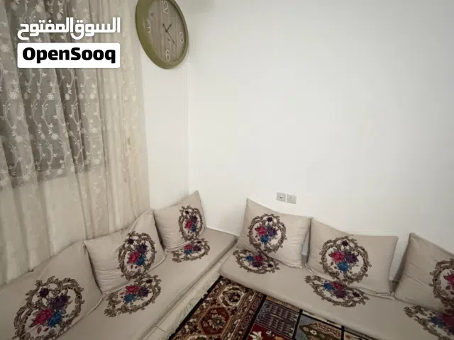 جلسة ارضيه تكية