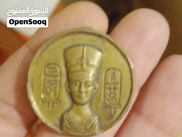 تحف واكسسوارات و احجار كريمة و عملة قديمة