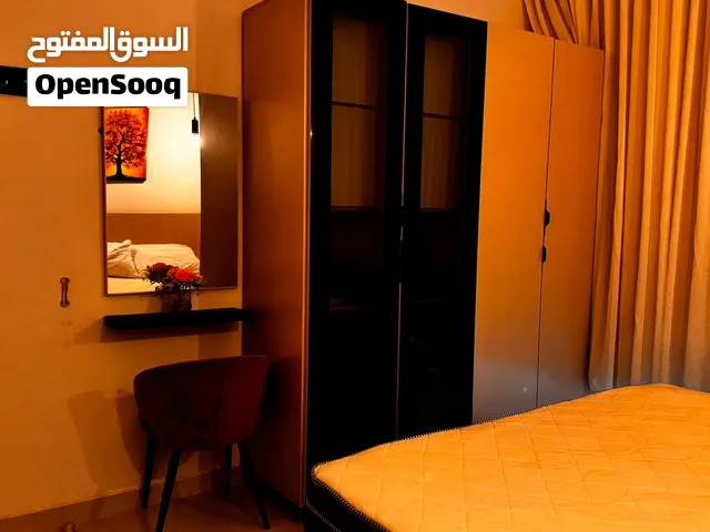 غرفة نوم للبيع( سرير-تسريحة ودولاب كبير)