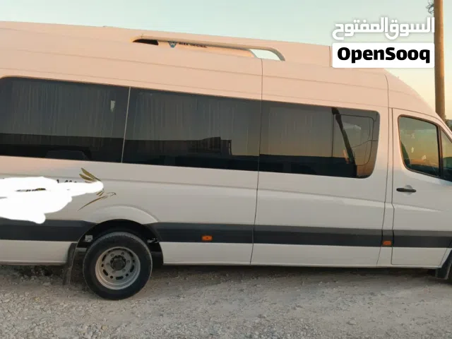 كرافتر باص ركاب بحالة ممتازة جاهز للعمل مباشرة مناسب للنقل الخاص او المدارس والشركات  موديل 2015