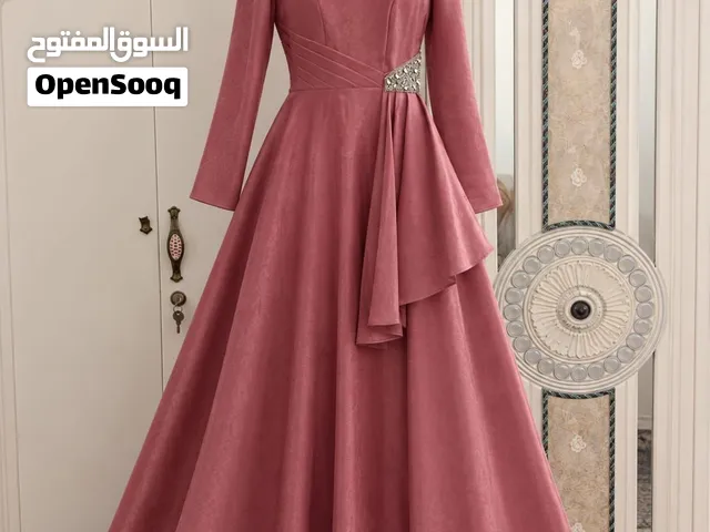 فساتين  أريد بيعها