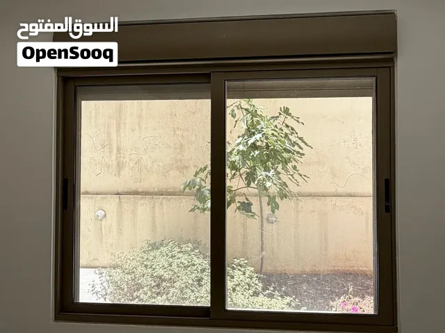 للبيع شباك مع الاباجور