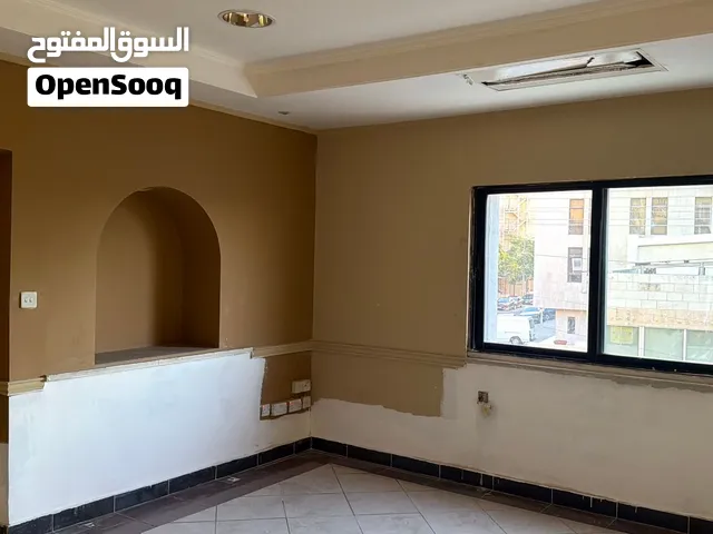عيادة رائعة 137م2 مطلة على مستشفى عمان الجراحي وتبعد 20 خطوة عنه تصلح ان تكون مختبر او مركز طبي