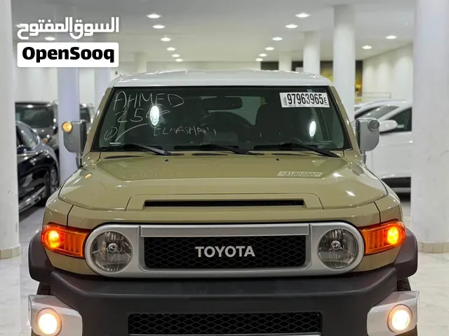 Toyota fjتيوتا اف جي 2013 لون لون كاكي رباعي 4x4