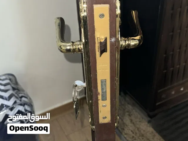نجار اثاث فك وتركيب اقفال ومفاتيح وصيانة المنيوم جام ارفف ستاءر تلفزيون