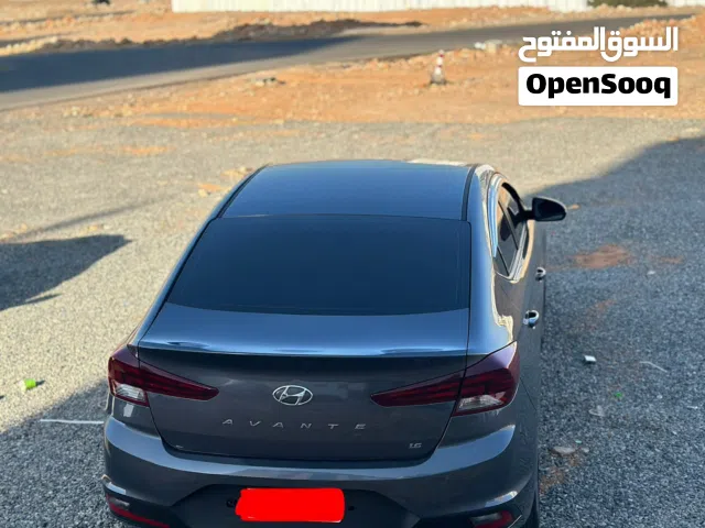 2020 هيونداي افانتي Limited