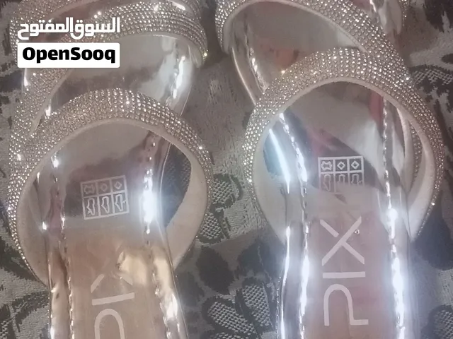 شبشب فضي بصوابع الخروج بناتي
