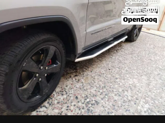 2017 جيب جراند شيروكى Laredo
