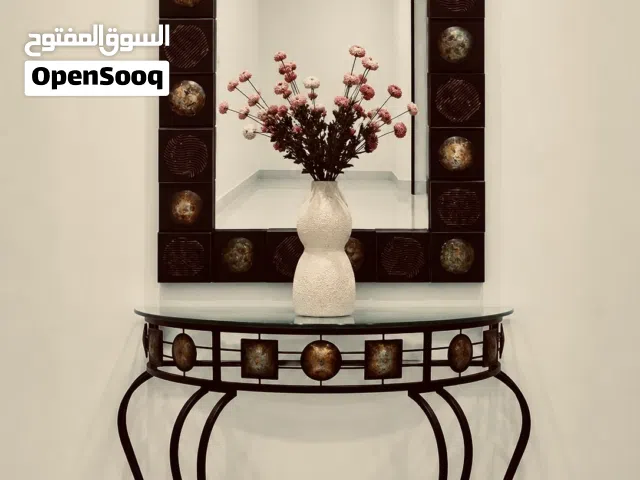 كونسول مودرن من المعدن الثقيل مع مرآه