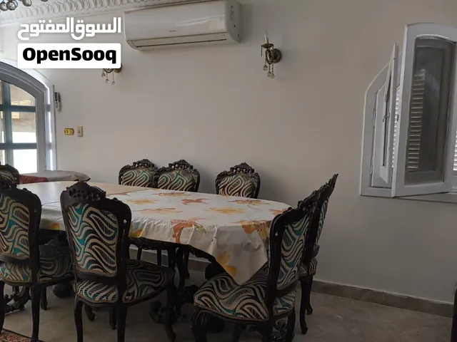 روف في الحي التاني قريبة من جامعة 6 أكتوبر لطلبة أو أسرة