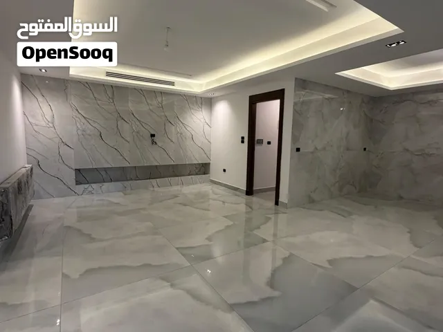 شقة *  فاخرة * لم تسكن * مطلة * موقع مميز * الظهير