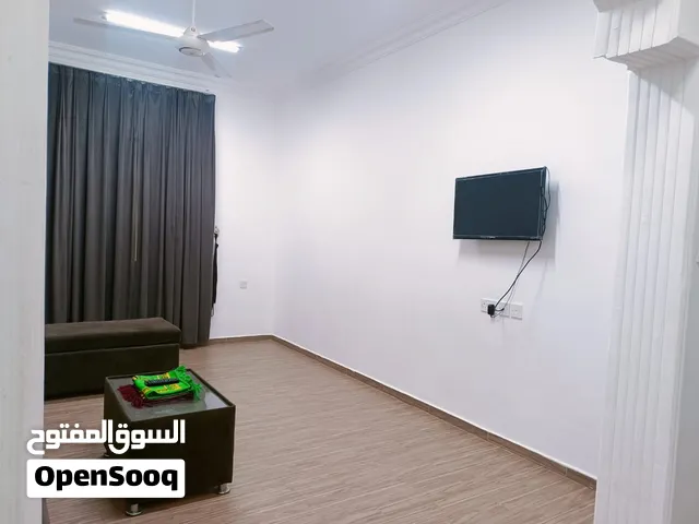 متوفر لدينا شقق للايجار شهري شقق مكونه من غرفتين وصاله ومطبخ مع دورات مياه