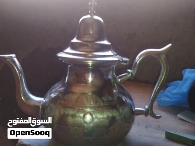 براد شاي منكوش عليه وقديم