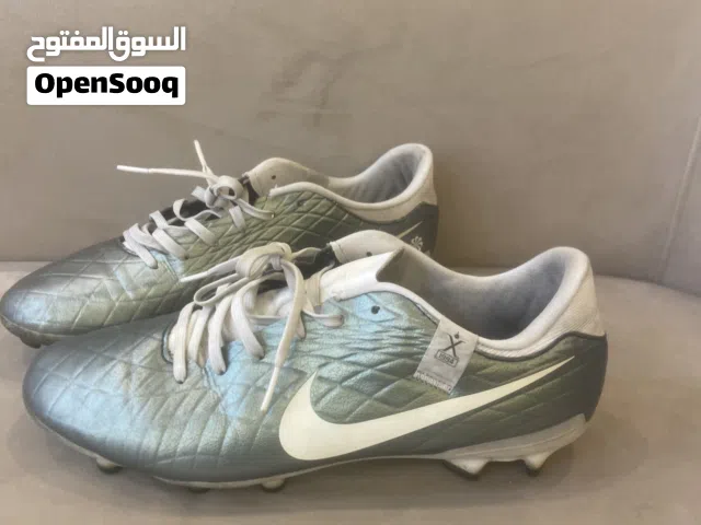 جوتي كره قدم مستعمل موسم فقط