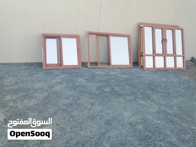 نوافذ مستخدمه واحجام مختلفه للتواصل على الواتساب