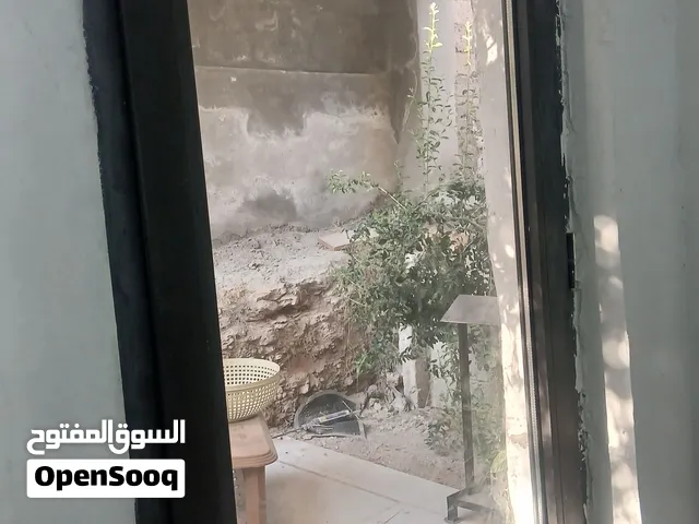 باب اللمنيوم. قزاز ثقيل ب60 دينار