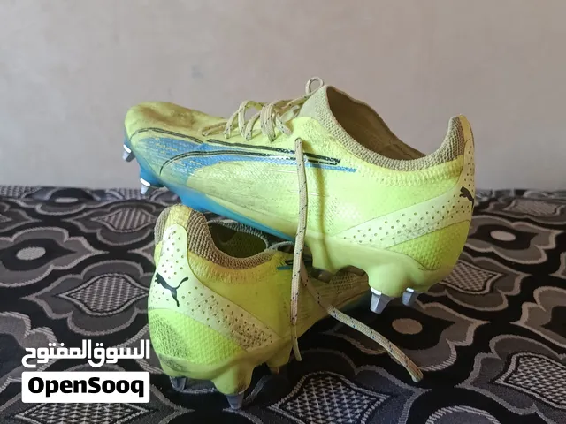 Chaussures de football PUMA – Taille 43  Très bon état  Confortables et légères  Photos réelles