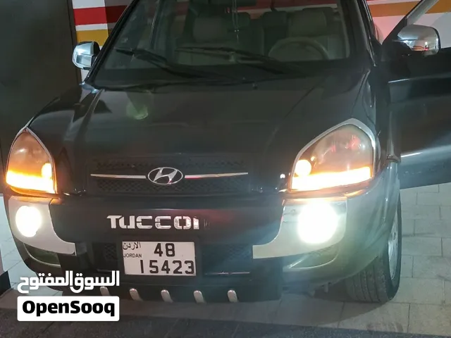 سيارة هيونداي توسان 2005  أسود، جلد وشاشة وتكييف . فتحه .4*4. فحص يعد كامل. فل كامل