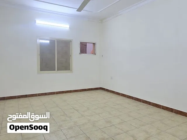 للايجار شقة في الحد كبيرة شامل الكهرباء والماء