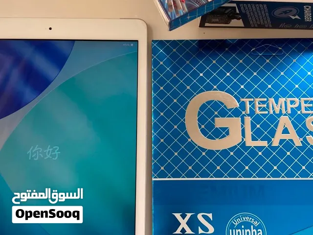 تتوفر مجموعة آيباد الجيل الثامن مساحة 32GB  مع الضمان والملحقات بأفضل سعر تابع الوصف