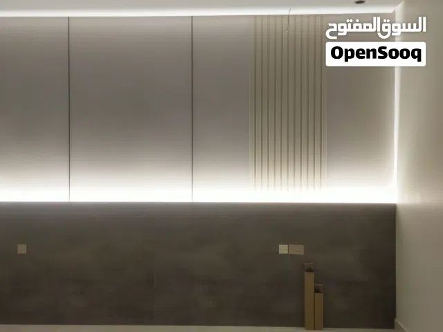 منجرة الدرواذة  ابو ميرا  لجميع الديكورات الخشبية والخزائن . والمطاعم والمحلات الابواب
