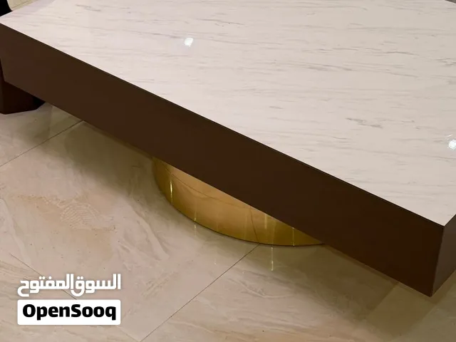 طاولة استقبال مع طاولات صيافه